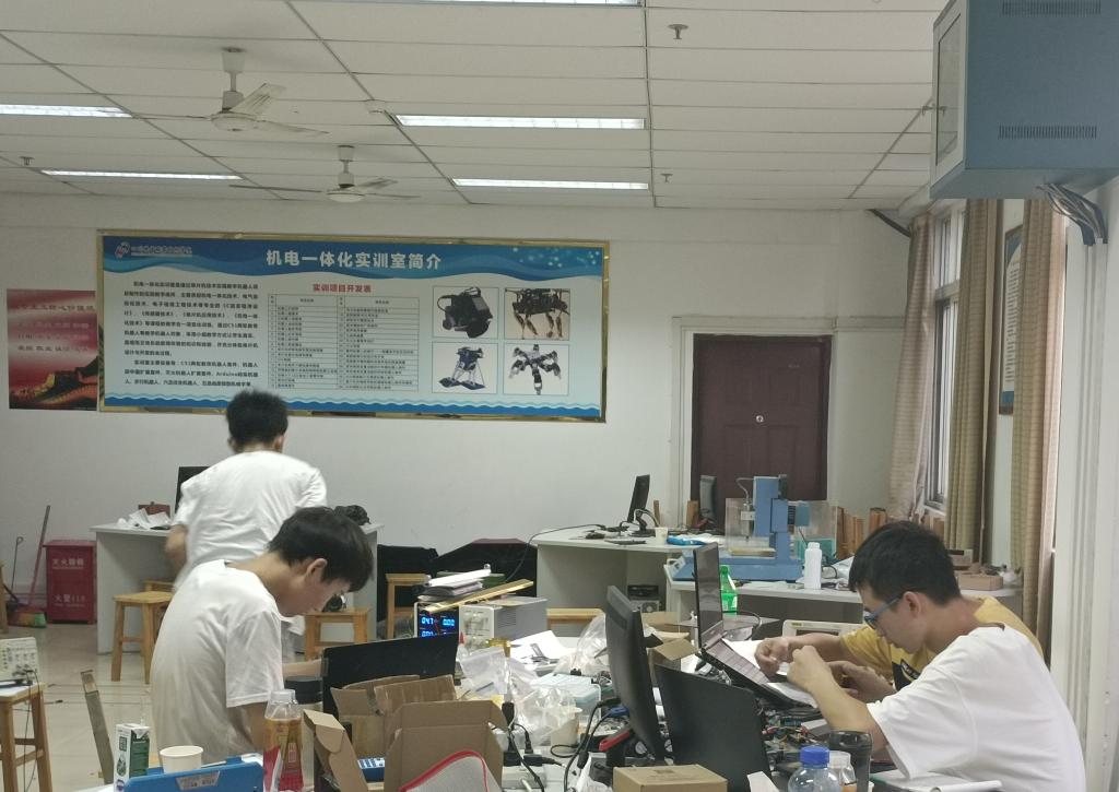 参赛学生赛前训练中